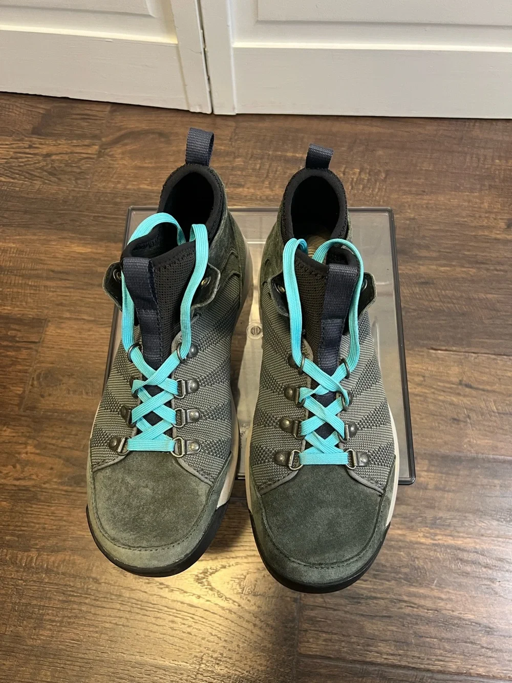 L.L. Bean Women's Hybrid Sneaker Green with Teal Accents Size Women’s 10